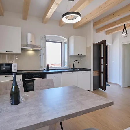 New! Adriatic Shell - 10 Min Walk To شقة