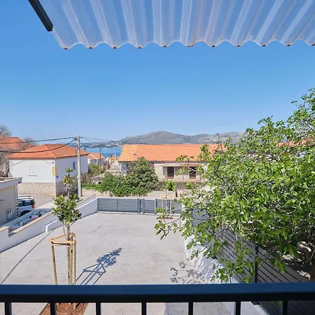 Apartman New! Adriatic Shell - 10 Min Walk To Trogir